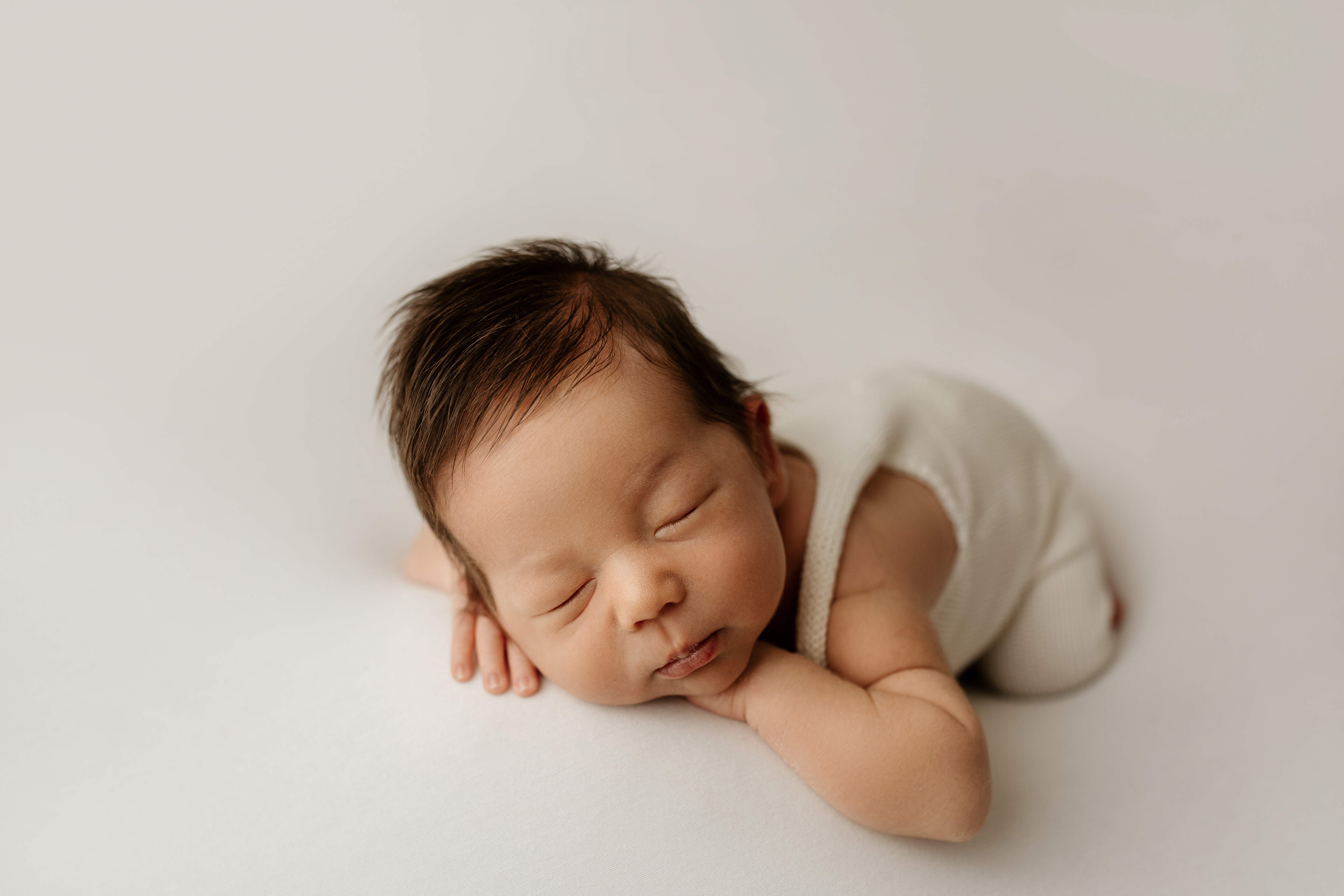 Śpiący noworodek